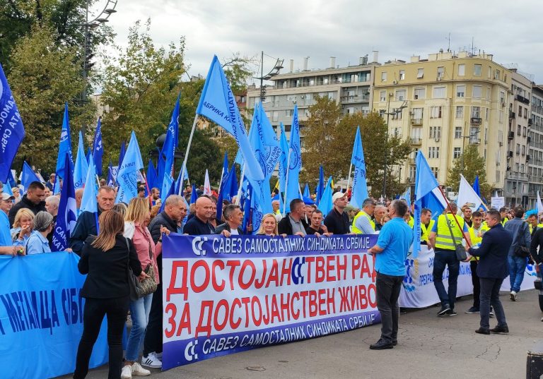 Јавна седница Већа СССС: Плате за нормалан живот, или чланство на улици